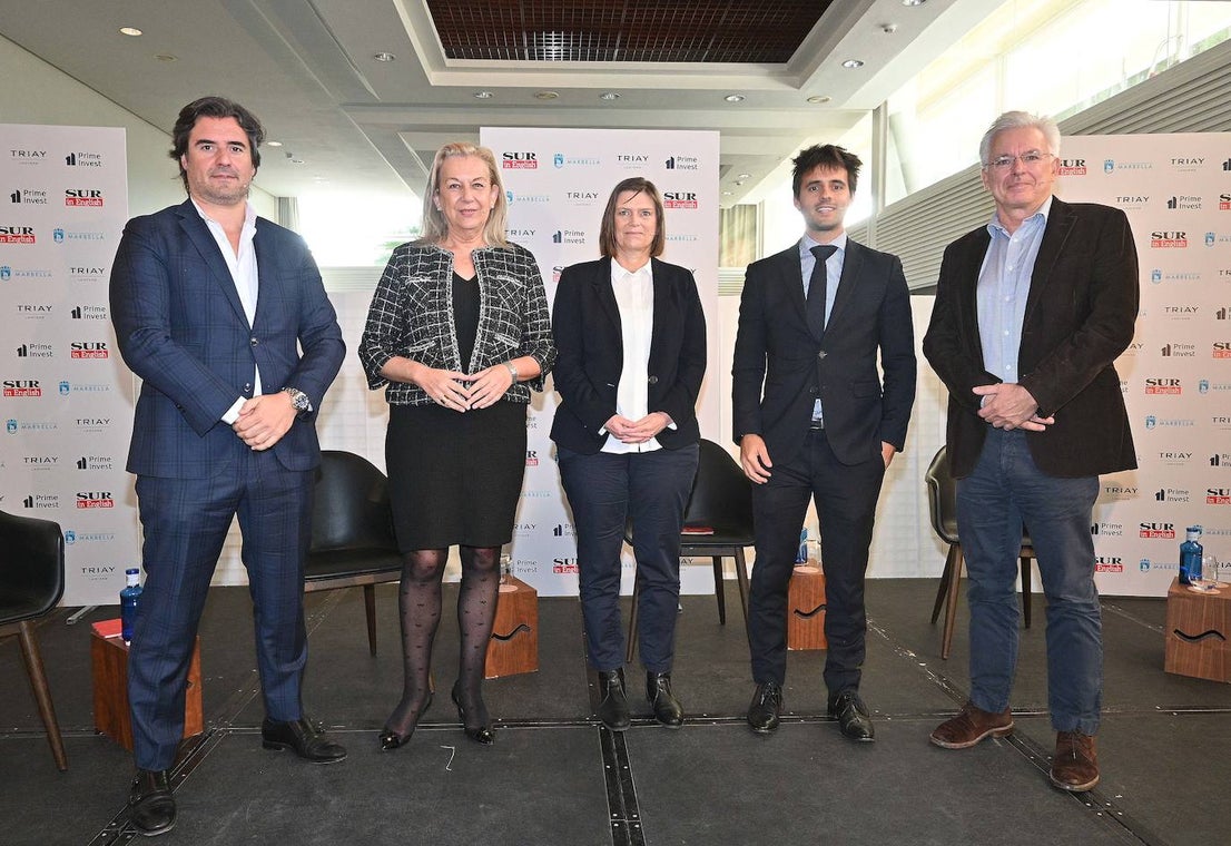 Representatives of Marbella town hall, Prime Invest, Triay Lawyers, and Iago Milet architecture studio at the event organised by SUR in English.