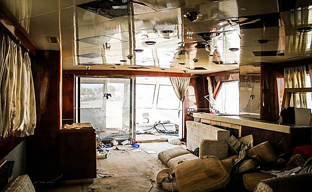 Imagen principal - The remains of an extravagant past on the Costa del Sol lie in ruins while megayacht's fate is decided