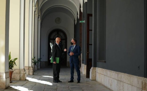 The Junta's Minister for Education, Javier Imbroda, and the Minister for the Presidency, Elías Bendodo.