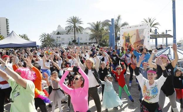 Ángeles Muñoz, the Mayor of Marbella, participated in the flash mob that took place before the race started.