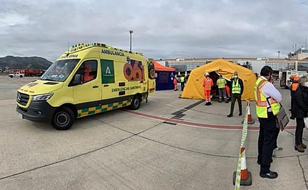 Imagen principal - IN PICTURES: Emergency drill for fuel spill and aircraft fire at Costa del Sol airport