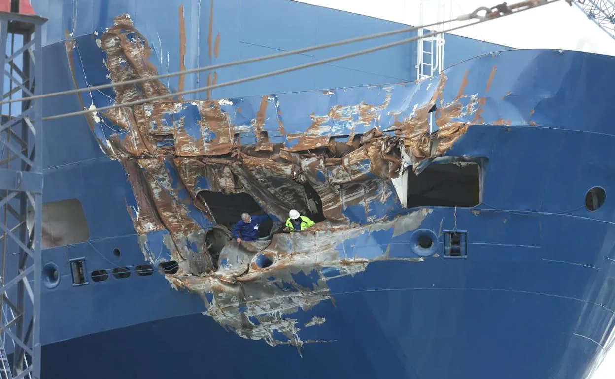 The ship suffered serious damage from the collision. 