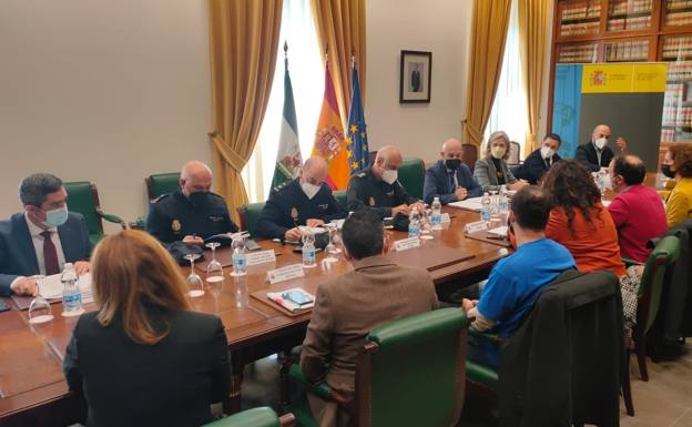 The government representative in Malaga explained the new scheme at a meeting. 