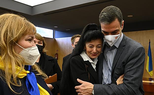 Pedro Sánchez visiting a Ukraine refugee centre in Madrid on Thursday. 