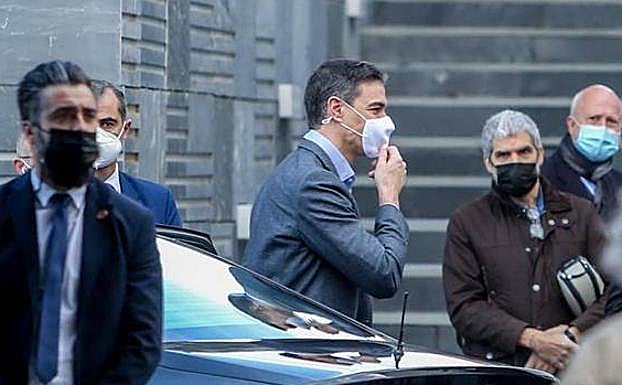 Pedro Sánchez visiting a Ukraine refugee centre in Madrid on Thursday. 