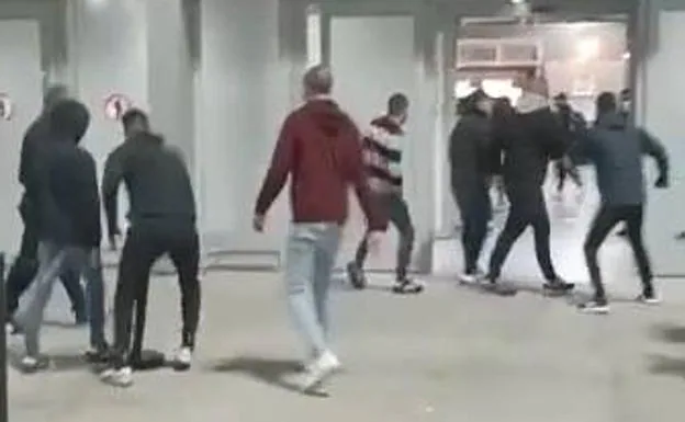 A frame of the fight taken from a video recorded by a tourist. 