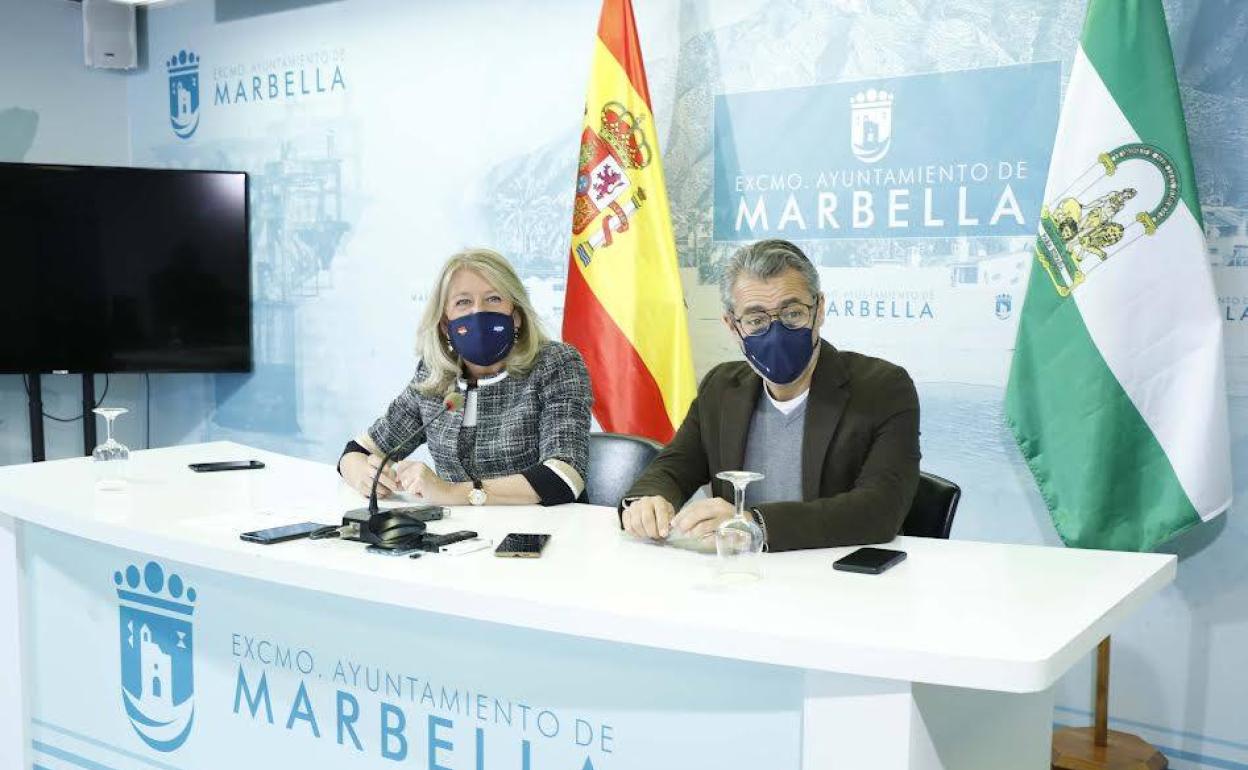 Mayor of Marbella, Ángeles Muñoz, announcing the new positions. 