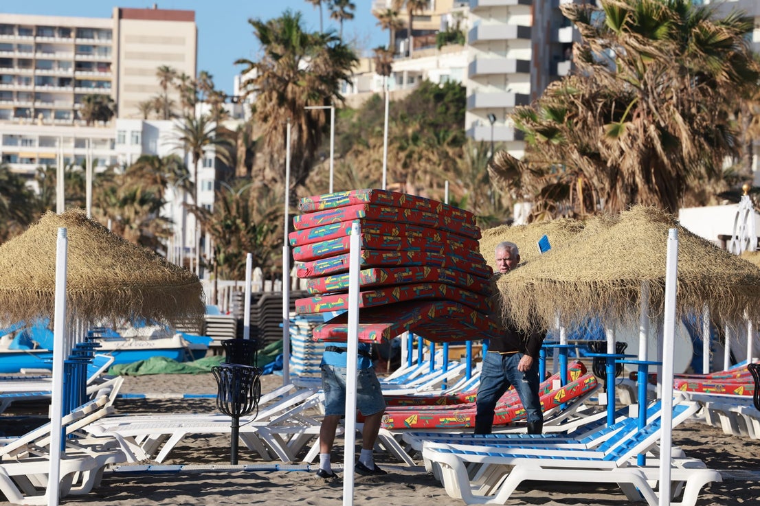 Working against the clock on the Huelin and La Malagueta beaches in Malaga city, and also on the beaches of Torremolinos