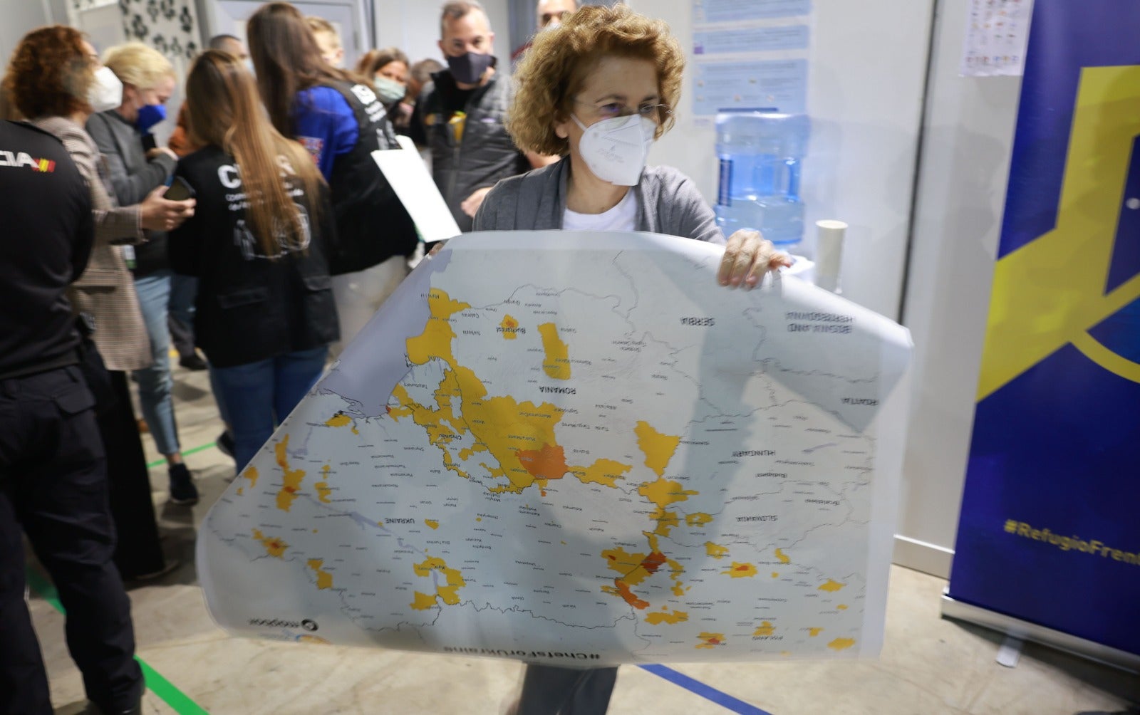 Spain's PM Pedro Sánchez has visited the facilities, where in two weeks some 2,200 people have already been helped, and to where prefabricated housing modules will be added to the Palacio de Ferias car park