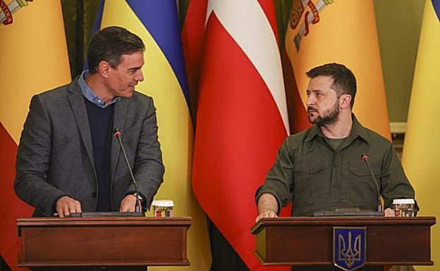 Sánchez at the press conference with Zelensky in Kyiv.