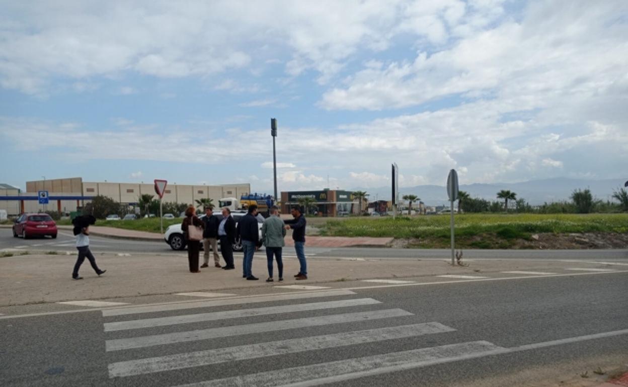 Pedestrian crossing on the A-404 in Alhaurín de la Torre. 