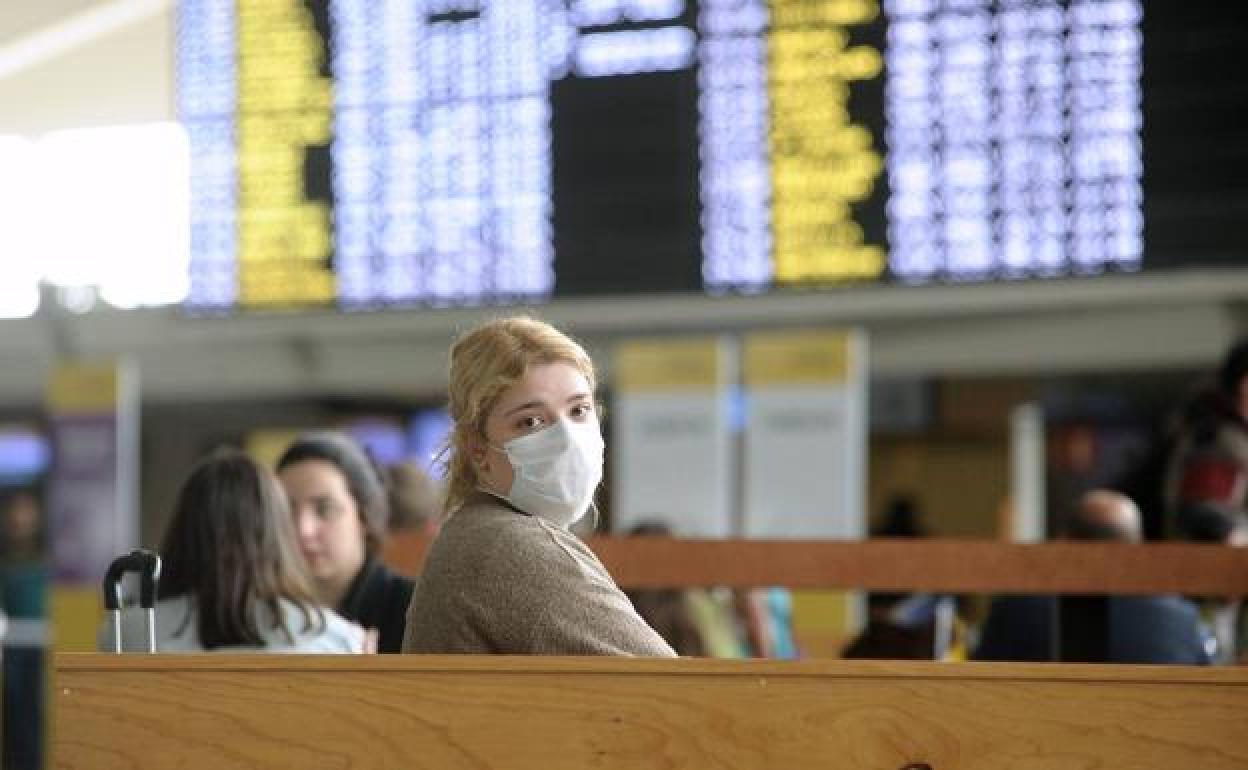 Europe recommends dropping mandatory use of masks on planes and at airports from 16 May