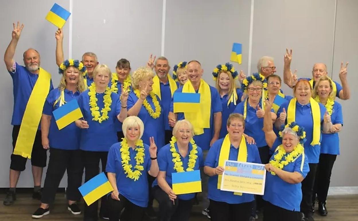 The TAPAS choir dressed in support of Ukraine Aid. 