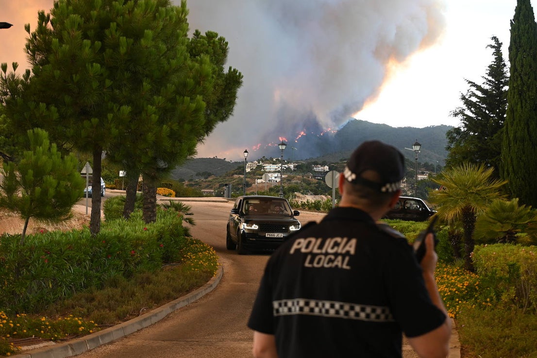 The flames were visible from several points in Malaga province.