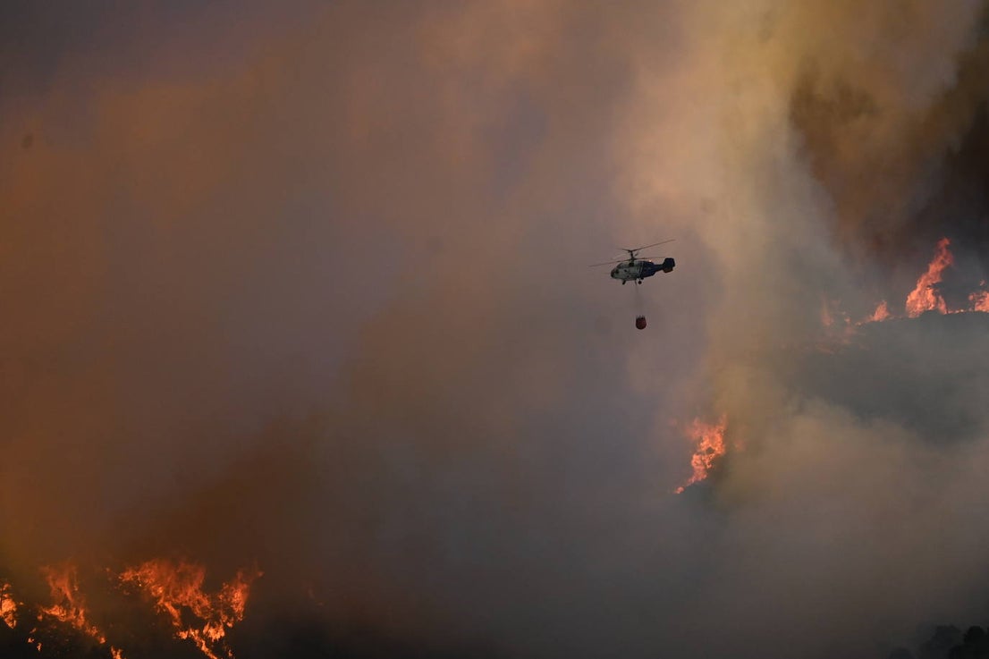 The flames were visible from several points in Malaga province.
