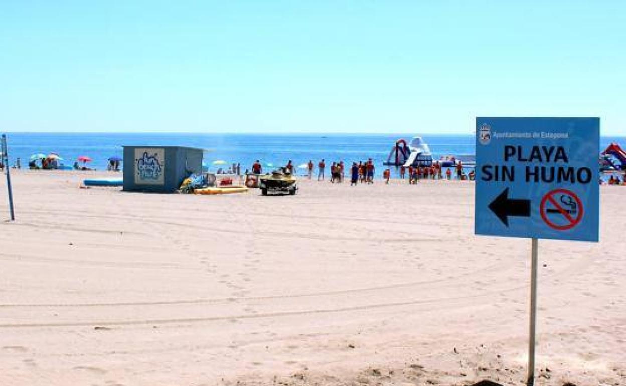 The smoke-free area on La Rada beach 