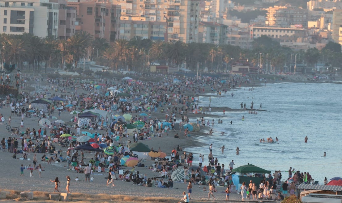 From Manilva to Maro, groups of families and friends celebrated the shortest night of the year around the bonfire.