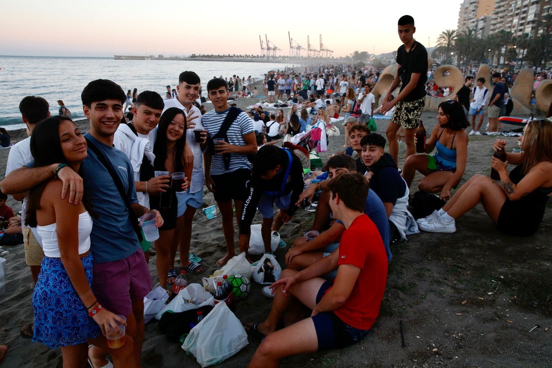 From Manilva to Maro, groups of families and friends celebrated the shortest night of the year around the bonfire.