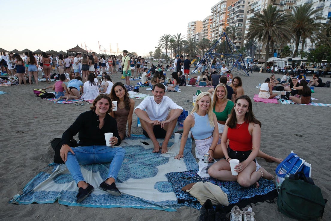 From Manilva to Maro, groups of families and friends celebrated the shortest night of the year around the bonfire.