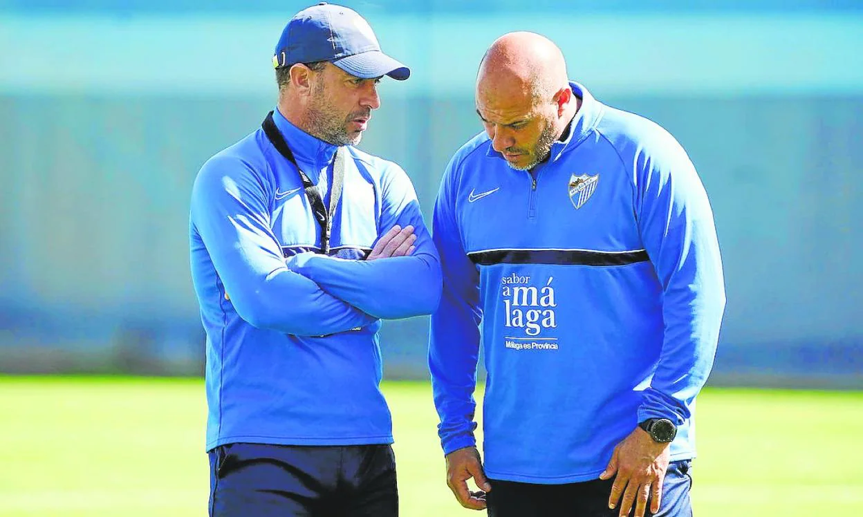 Malaga head coach Pablo Guede talks with his assistant, Francisco Bravo. 