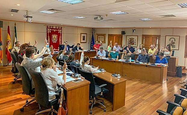 Councillors unanimously approve the motion.