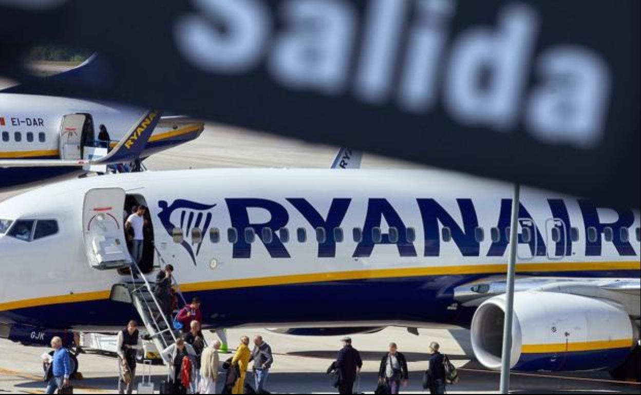 Man arrested after trying to force emergency exit on Ryanair flight in Spain
