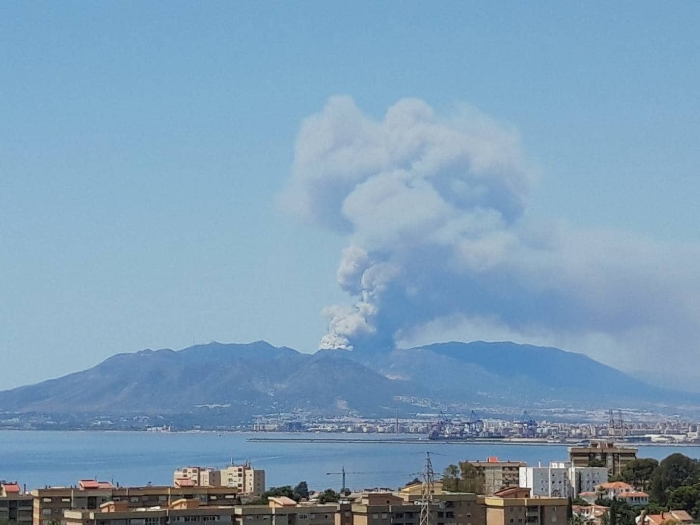 The column of smoke can be seen from practically the entire western Costa del Sol, and even from Malaga city 