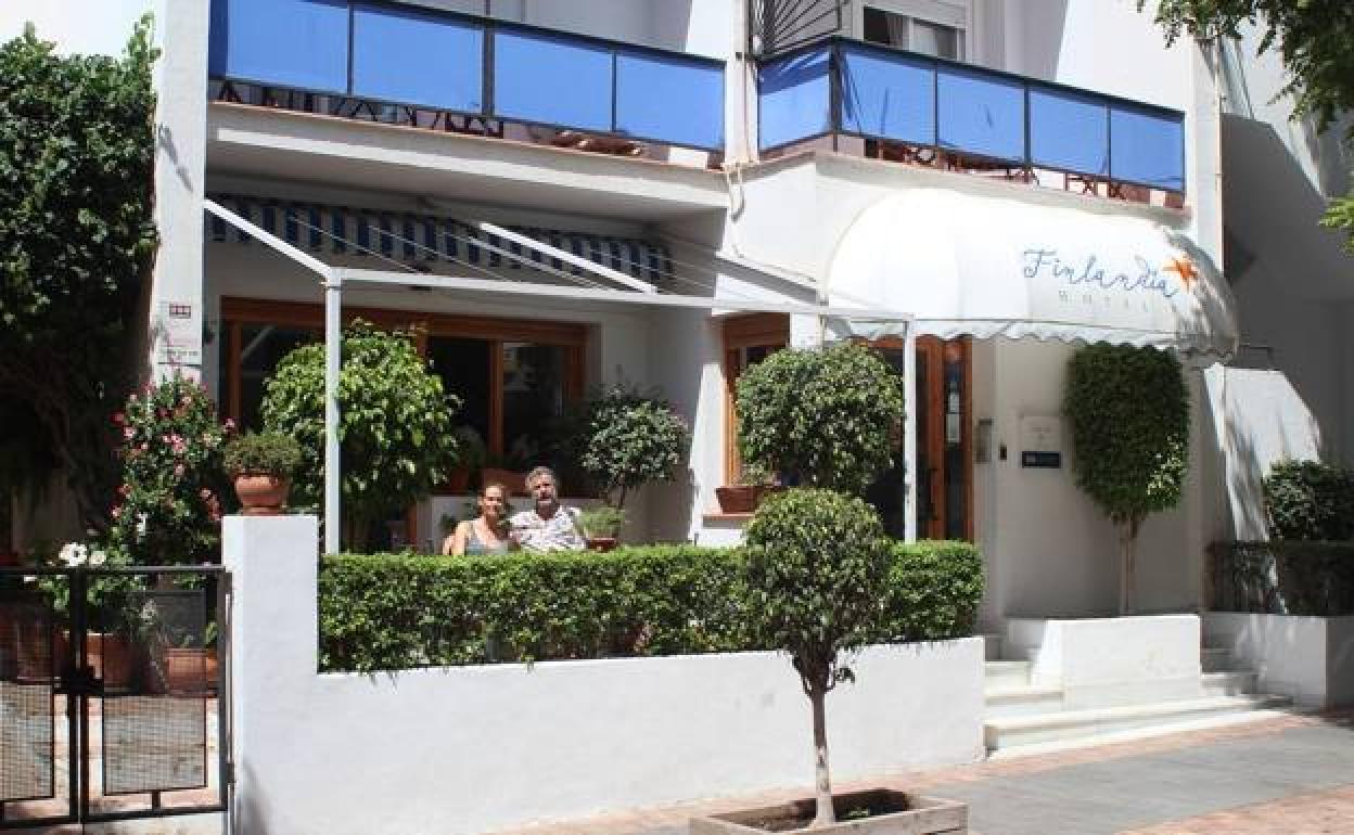 Emma Tremlett and José Sánchez Finlandia Hotel in Marbella 