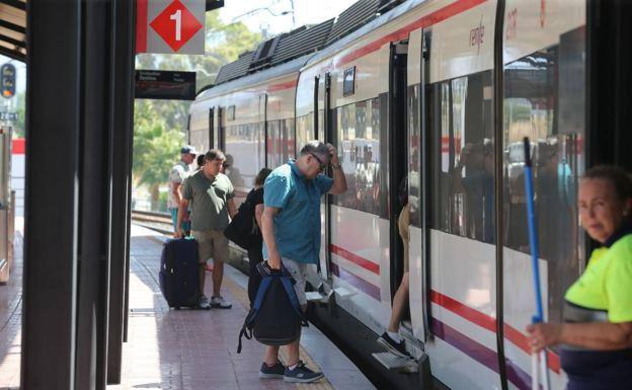 Free local and medium distance rail journeys in Spain: this is how the new season ticket scheme works