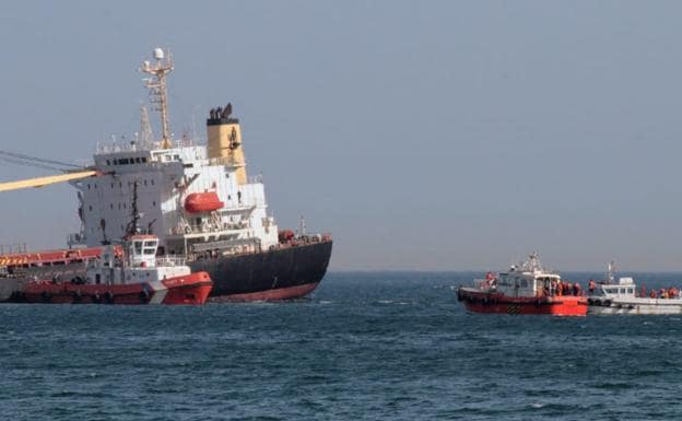 Major incident declared in Gibraltar as the hull of the stricken bulk carrier OS 35 breaks into two sections