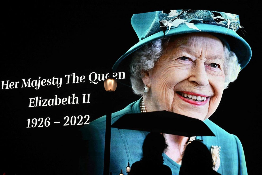 Fotos: Crowds in London mourn their queen... in pictures