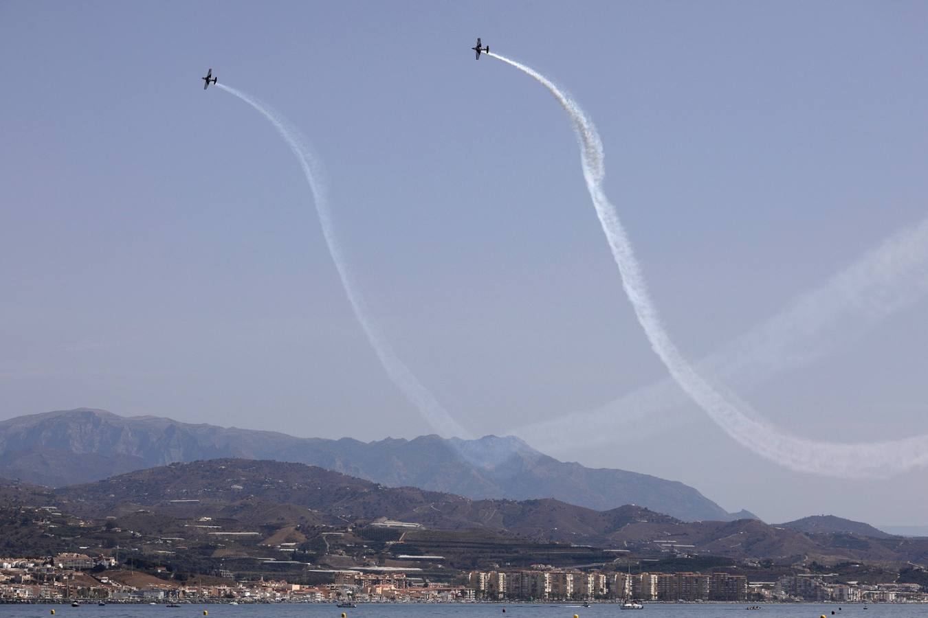 From the early hours of Sunday morning the Torre del Mar beach, on the the Costa del Sol, was full of people waiting to see what is already recognised as one of the best air festivals in Europe. 