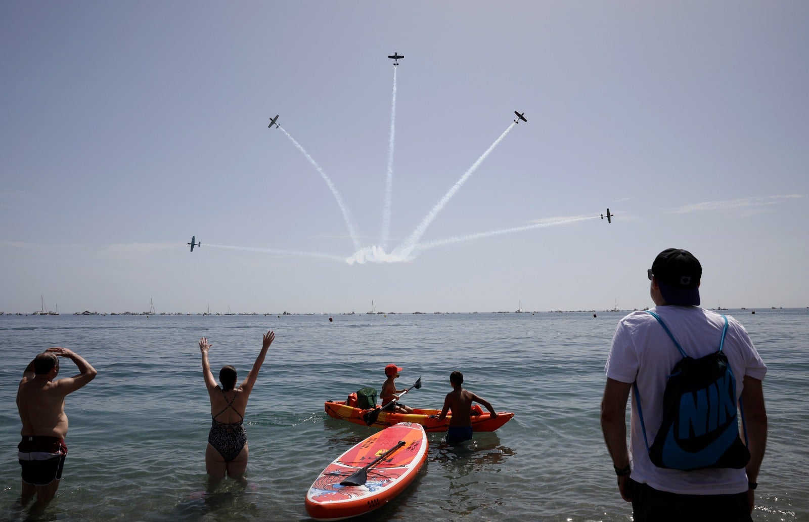 From the early hours of Sunday morning the Torre del Mar beach, on the the Costa del Sol, was full of people waiting to see what is already recognised as one of the best air festivals in Europe. 