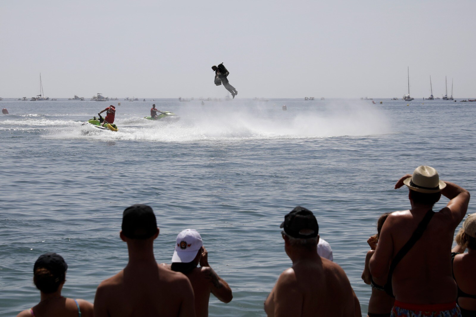From the early hours of Sunday morning the Torre del Mar beach, on the the Costa del Sol, was full of people waiting to see what is already recognised as one of the best air festivals in Europe. 