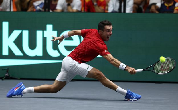 Roberto Bautista in action during his singles game for Spain in the Davis Cup. 