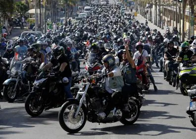 Imagen secundaria 1 - Thousands of bikers take to the streets of Torremolinos for tenth Komando festival 