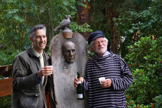 Sculptor Anthony D. Padgett with Noel Hardy, the man behind the project. 