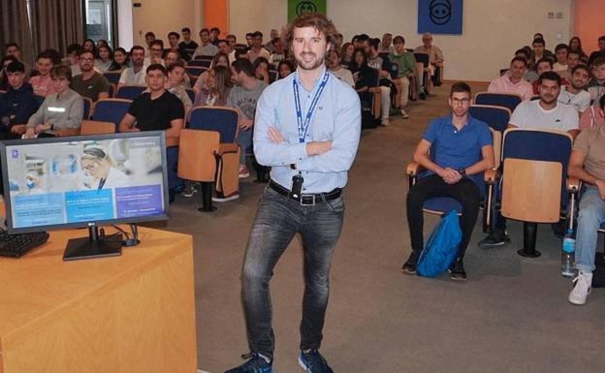 Álvaro Rojas, back at Malaga university for the presentation. 