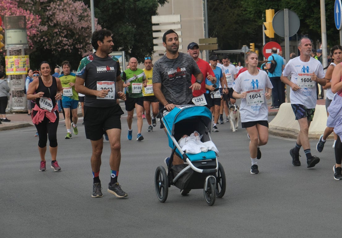 Nearly 10,000 athletes took part in the 42nd Carrera Urbana Ciudad de Málaga. 