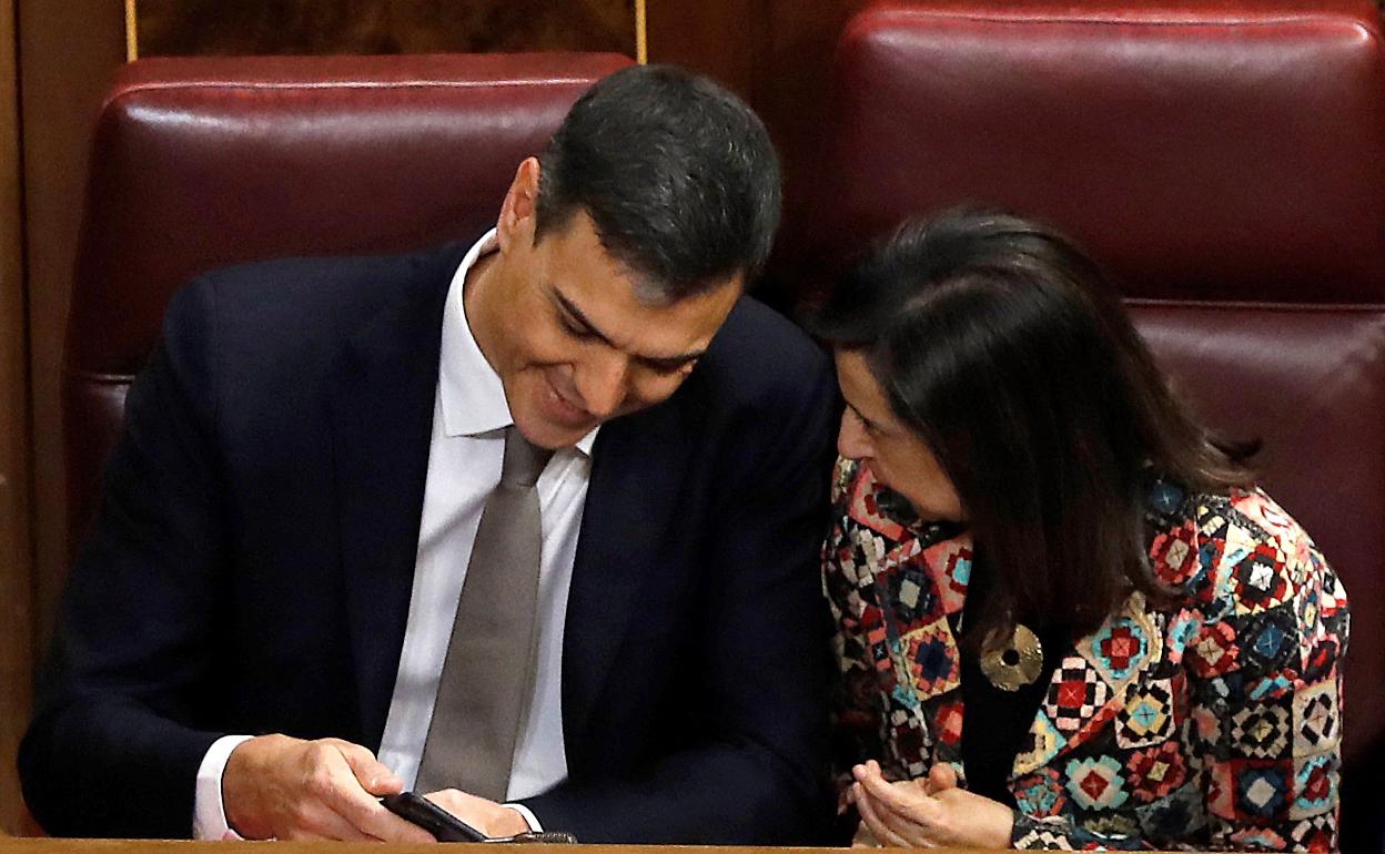 Archive image of prime minister Pedro Sánchez and Defence minister Margarita Robles. 