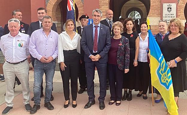 Mayor of Benmalmádena with Mijas Costa Standard Bearer Phil Davis and Neal Toplis, President of RBL Spain South at the event in Castillo El Bil Bil