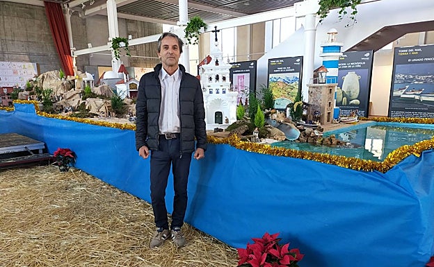 Imagen principal - Antonio Fortes, the singing train and Torre del Mar train station, the town's former sugar cane factory, where the Belén can be seen 