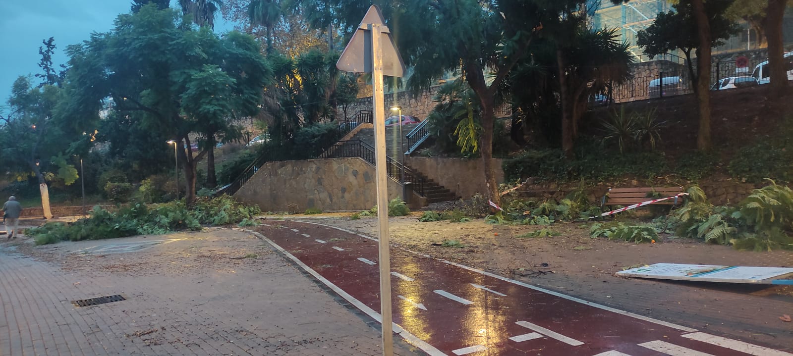 Some of the damage caused by the tornado this Monday afternoon in Marbella.