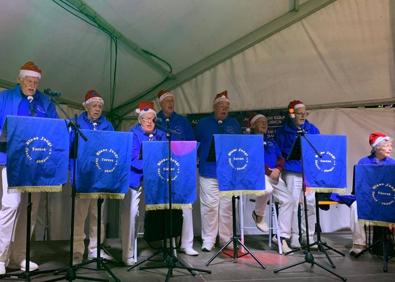 Imagen secundaria 1 - Christmas market opens in Torrox with stalls, live music and an ice rink