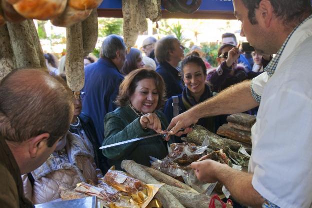 The food fair is attracting thousands of visitors wishing to buy gourmet products for Christmas. 