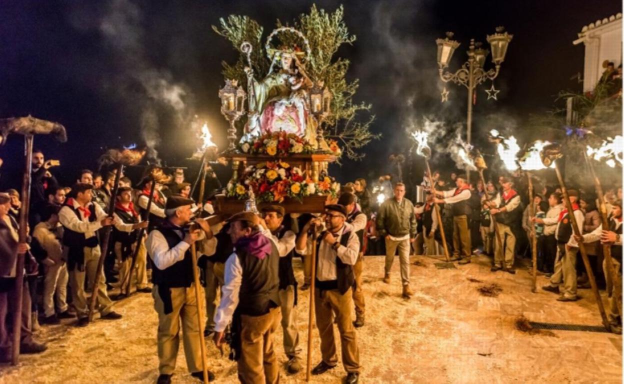 The procession with the Virgen de los Rondeles.