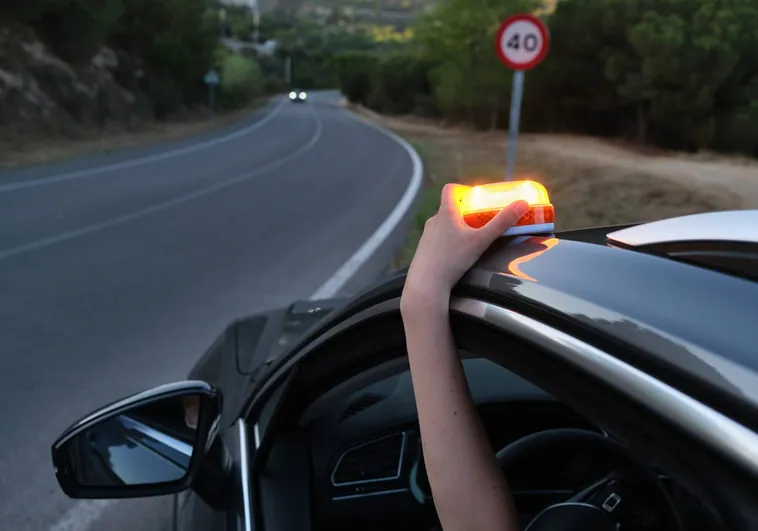 All vehicles in Spain will have to carry geolocation emergency warning beacons from 2026