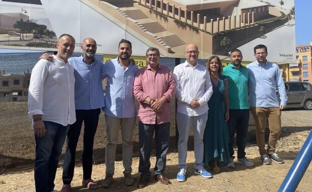 Vélez-Málaga town councillors at the laying of the first stone last summer. 