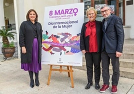 Margarita del Cid (L) announces the schedule for International Women's Day.