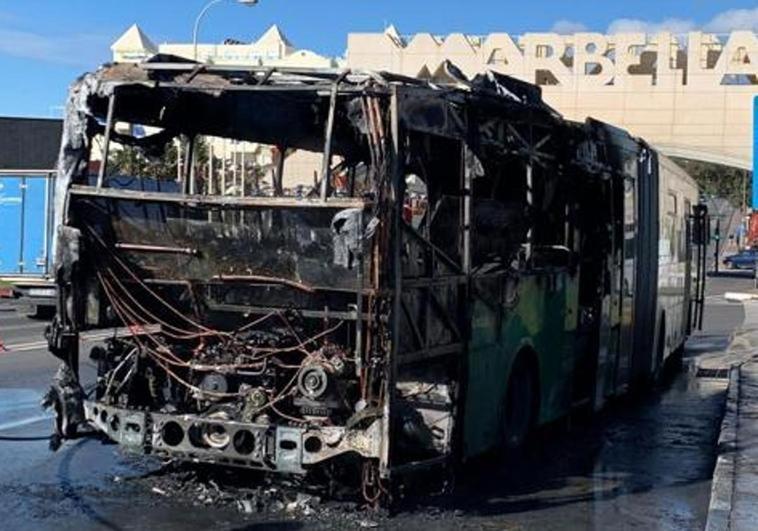Passengers raise alarm as Fuengirola-Marbella bus bursts into flames